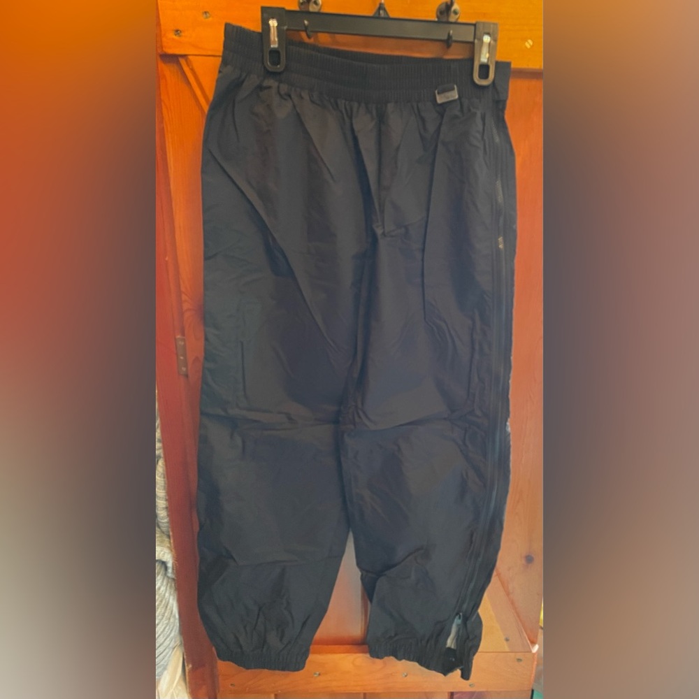 Men’s nylon shell pants. Snow pants. Medium. Gently used.